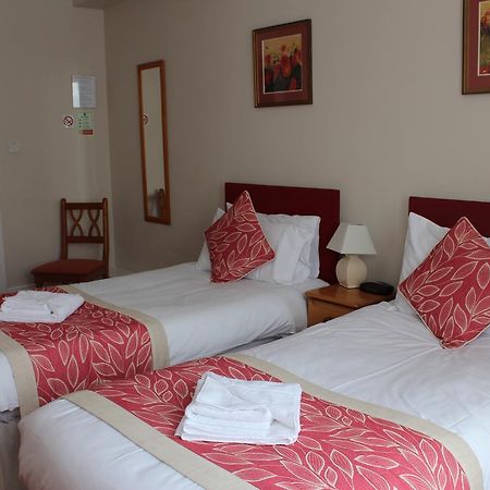 By The Sea Bed And Breakfast 伊斯特布恩 外观 照片