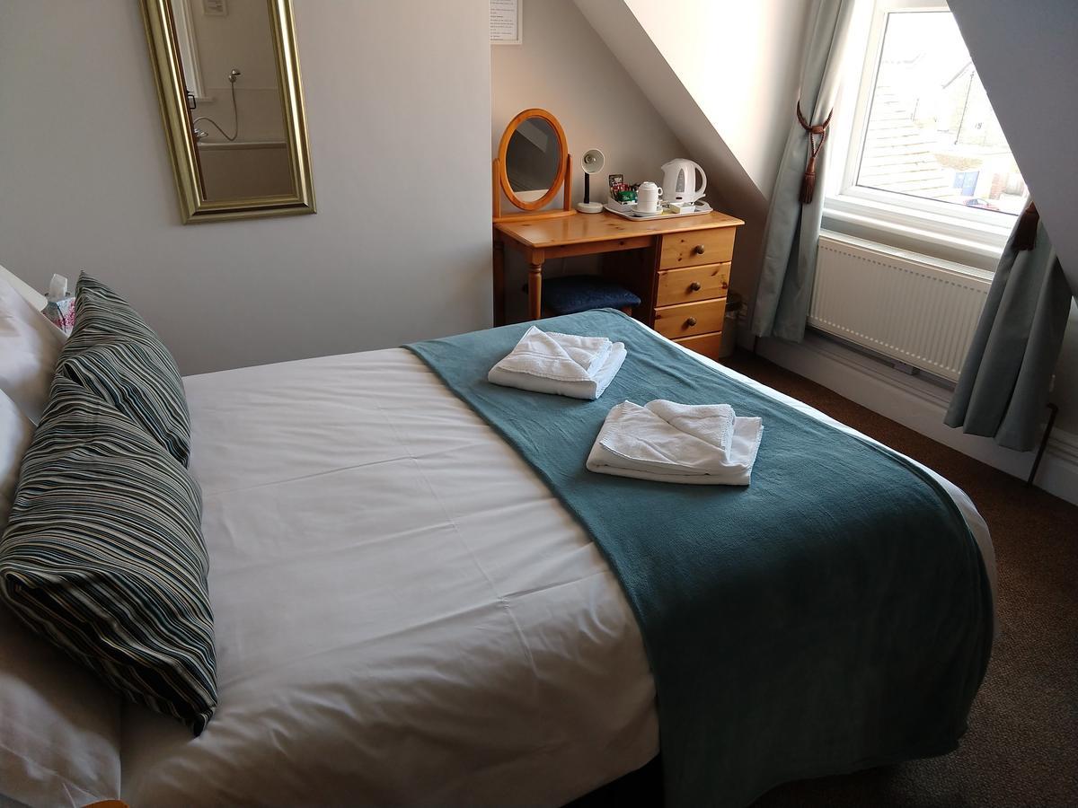 By The Sea Bed And Breakfast 伊斯特布恩 外观 照片