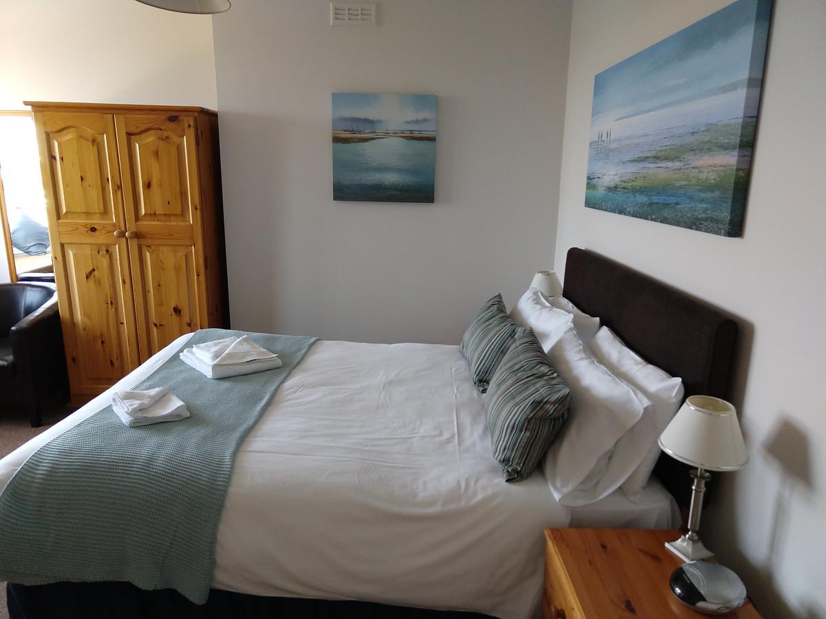 By The Sea Bed And Breakfast 伊斯特布恩 外观 照片