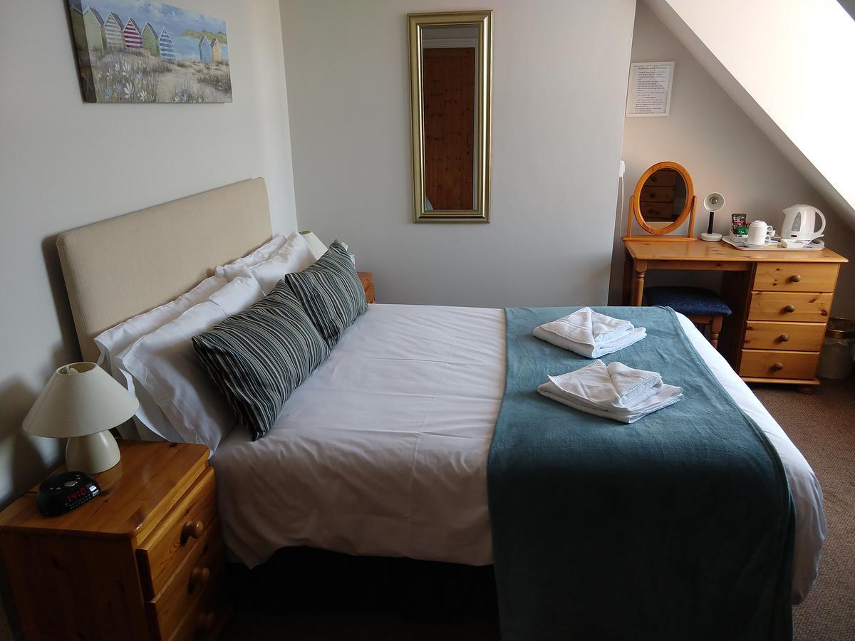 By The Sea Bed And Breakfast 伊斯特布恩 外观 照片