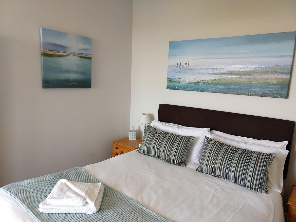 By The Sea Bed And Breakfast 伊斯特布恩 外观 照片