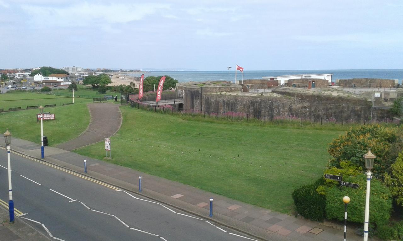 By The Sea Bed And Breakfast 伊斯特布恩 外观 照片