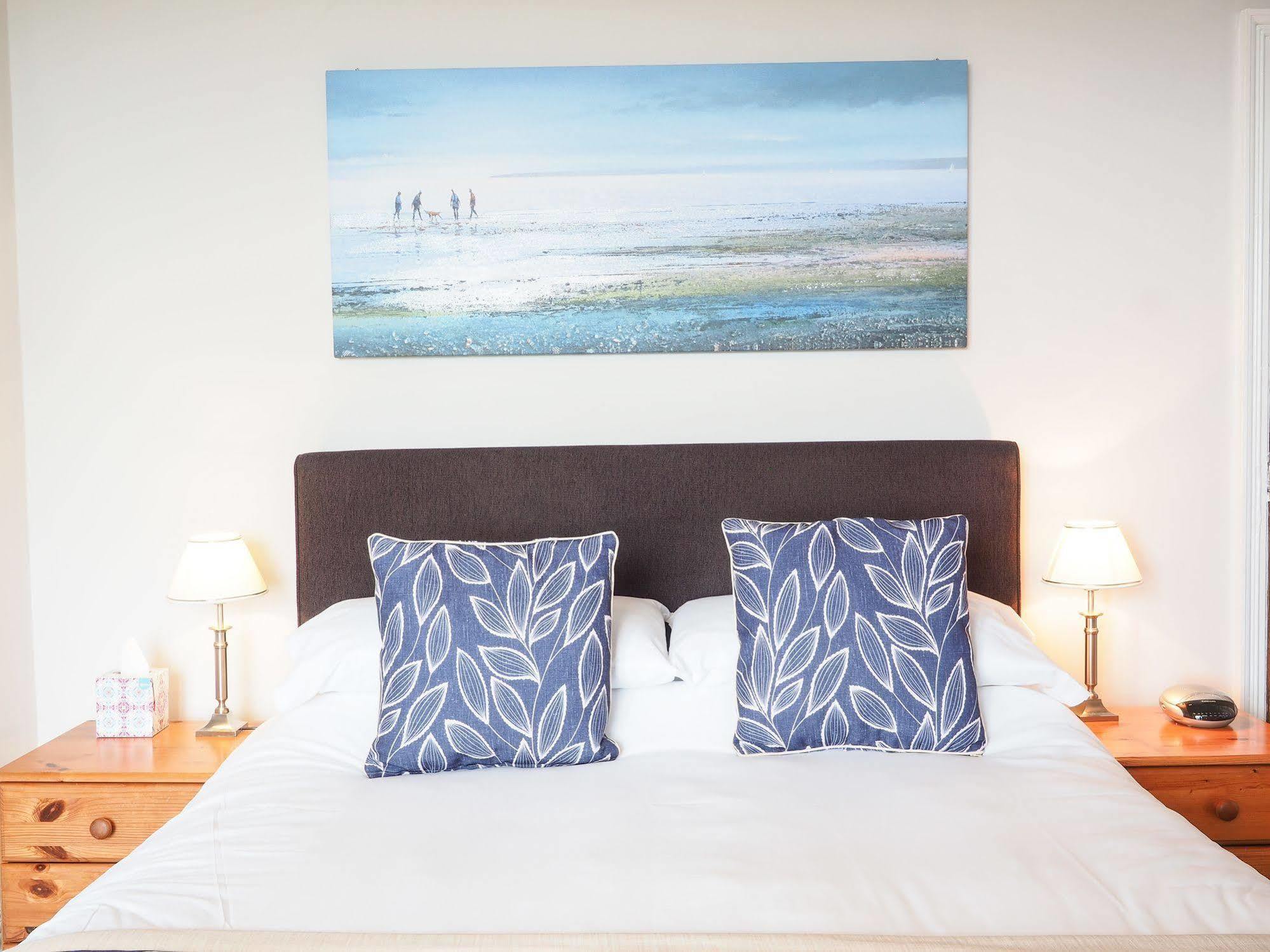 By The Sea Bed And Breakfast 伊斯特布恩 外观 照片