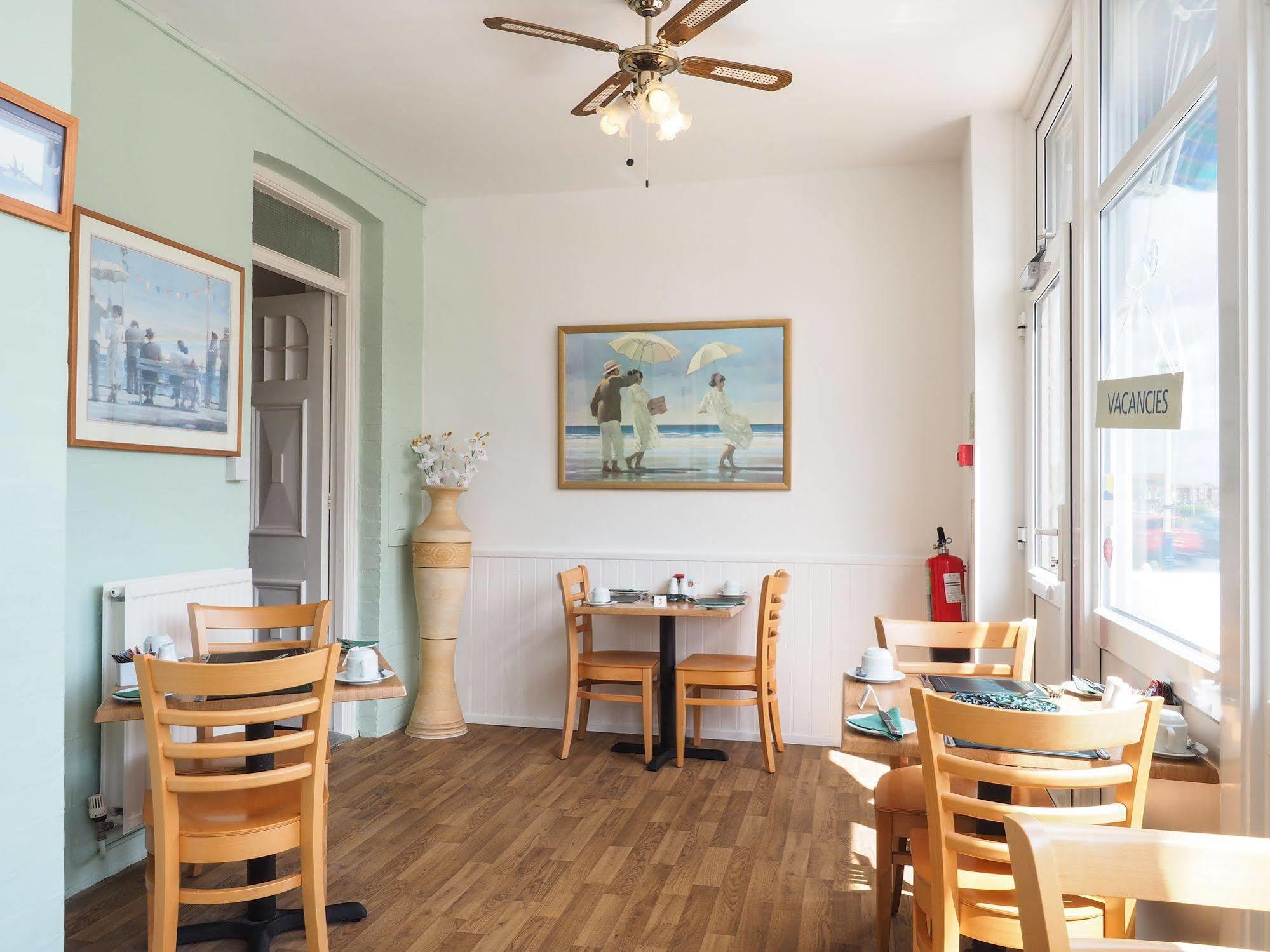 By The Sea Bed And Breakfast 伊斯特布恩 外观 照片